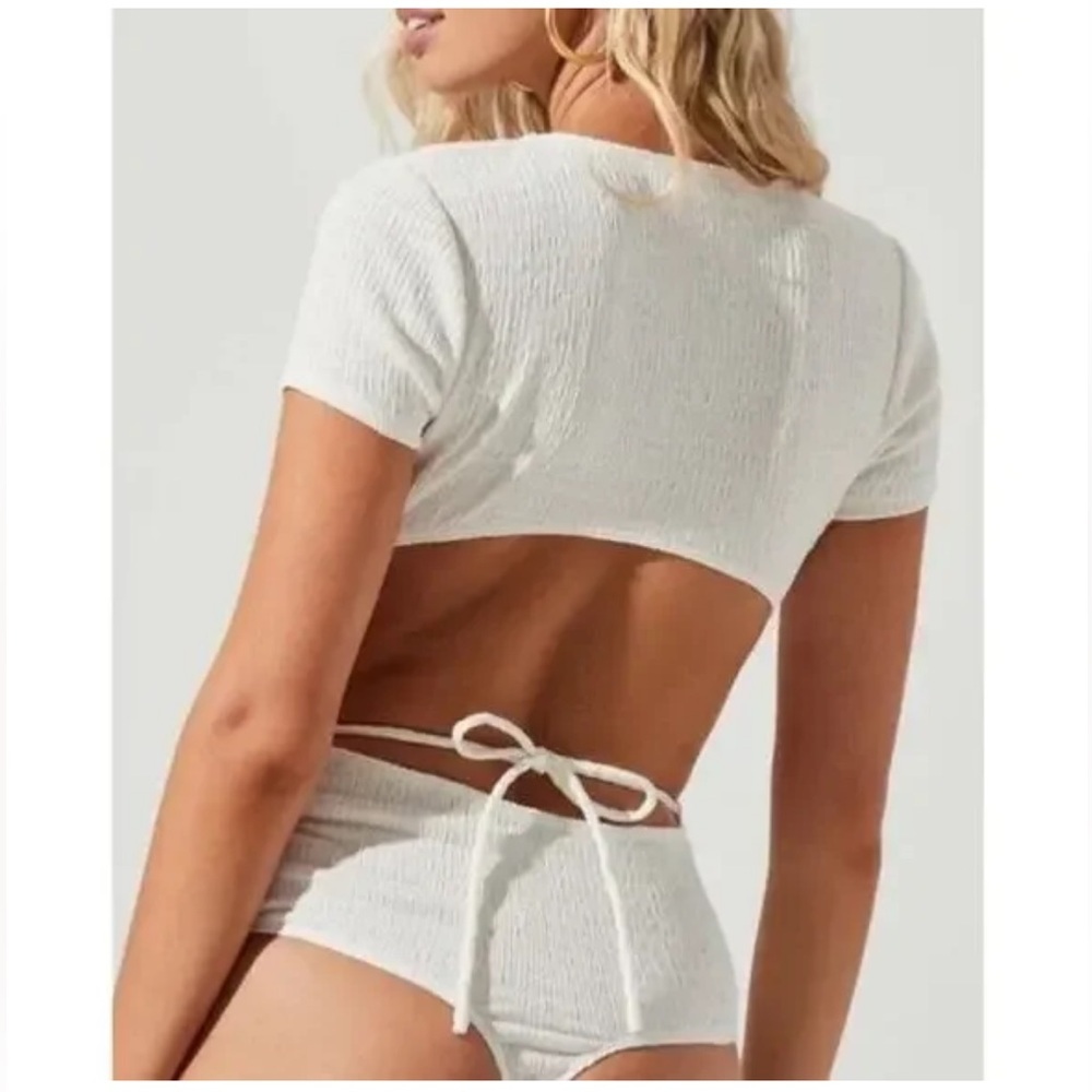 NEW ASTR the Label Charlize Short Sleeve Back Open One-Piece Bodysuit White - Picture 4 of 7